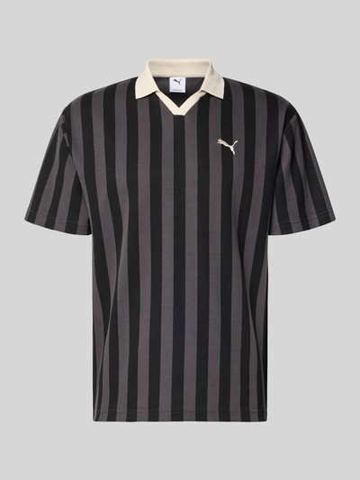 Produktfoto, Relaxed Fit Poloshirt mit Label-Stitching Modell 'CLASS' von PUMA aus Baumwoll-Mix mit kontrastivem Polokragen und dunklen Längsstreifen.