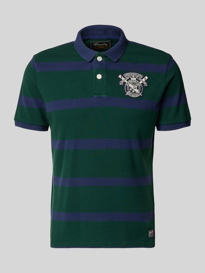 Produktfoto, Slim Fit Poloshirt mit Label-Stitching und Knopfleiste von Superdry in Dunkelgrün mit blauen Streifen, Reine Baumwolle, Rückenlänge bei Größe M 70 cm