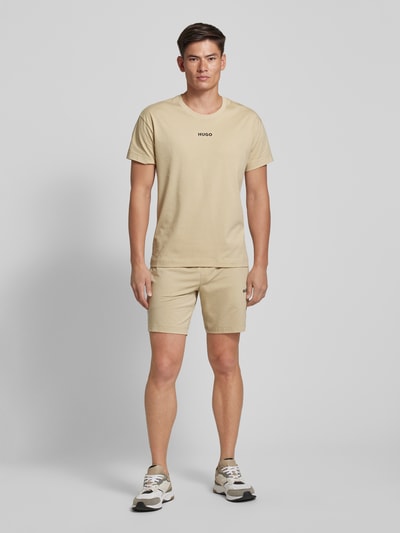 HUGO Regular Fit Shorts mit Label-Print Sand 1