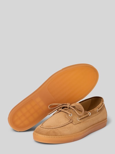 Produktfoto, Loafer mit Logo-Detail von Copenhagen in Velours-Optik, glatte Sohle, abgerundete Form, beigebraun, Kontrastsohle