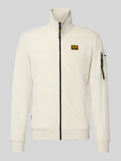 Produktfoto, Sweatjacke mit Stehkragen und Label-Patch von PME Legend, cremefarben mit Strukturmuster, Label-Details am Reißverschluss, Material-Mix mit Baumwoll-Anteil, seitliche Eingrifftaschen, gerade Passform