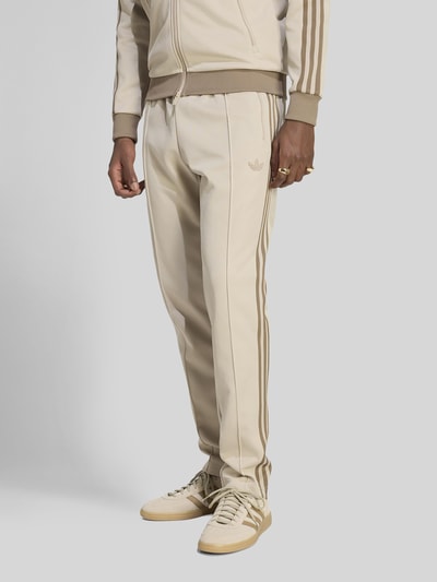 adidas Originals Slim Fit spodnie dresowe z mieszanki bawełny z kantami Piaskowy 4