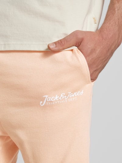 Jack & Jones Slim Fit Sweatpants mit Label-Print Modell 'GORDON' Apricot 3