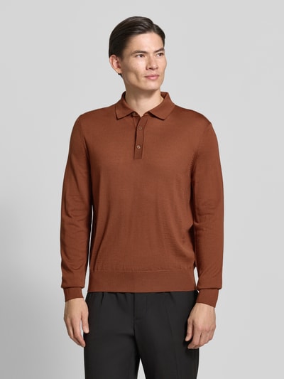 Männermodel trägt Regular fit poloshirt aus reiner wol model 'Lancione' van BOSS in bruin, Heren poloshirt, Ganzkörperansicht von vorne