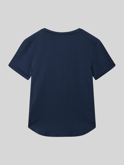 Produktfoto, T-Shirt met strass-steentjes en logo-print van Guess, donkerblauw katoenmix met stretch, verlengde achterkant, losse fit