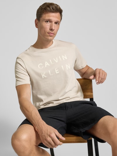 CK Calvin Klein T-Shirt mit Label-Print Beige 3