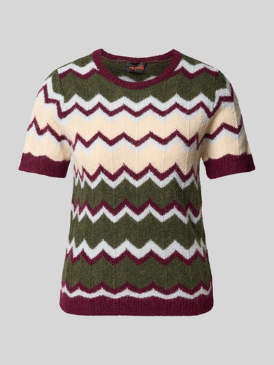 Produktfoto, Strickshirt mit Rundhalsausschnitt von miss goodlife, krój taliowany, okrągły dekolt, prążkowane wykończenia, krótki rękaw, długość tyłu w rozmiarze S: 57 cm, długość rękawów w rozmiarze S: 22 cm, zielony, kremowy i bordowy z wzorem zygzakowym, miękka tekstura