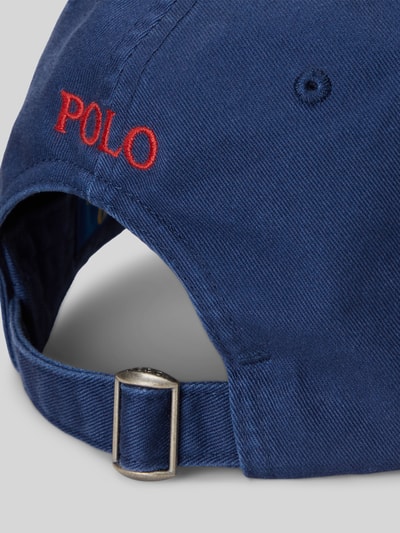 Productfoto, Basecap uit pure katoen van Polo Ralph Lauren, effen donkerblauw met rood logo, verstelbare sluiting, structuurdetail