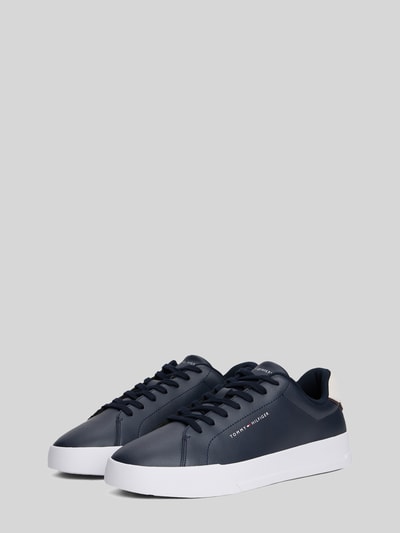Tommy Hilfiger Sneakersy z mieszanki skóry z detalami z logo Ciemnoniebieski 1