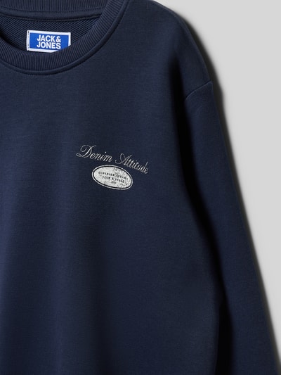 Productfoto, donkerblauw sweatshirt met ronde hals, katoenmix, losse fit, geribde boorden, labelprint, model 'DOVER' van Jack & Jones.