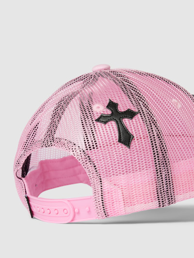 Review Trucker Cap mit Motiv-Patches Rosa 3