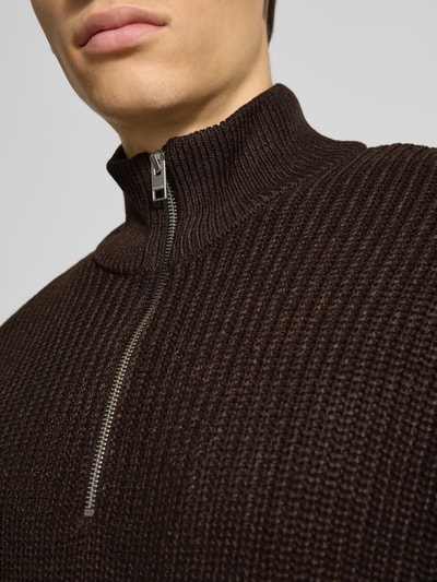 Jack & Jones Sweter z dzianiny z zamkiem błyskawicznym model ‘KAITO’ Ciemnobrązowy 3