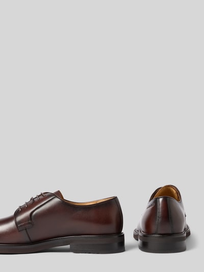Productfoto, Derby aus leer met label in reliëf Model 'UMMO' van CG – CLUB of GENTS, gecoat, afgeronde vorm, structuurzool, hakhoogte maat 44: 3 cm, schachthoogte 7 cm, schachtbreedte 10 cm.