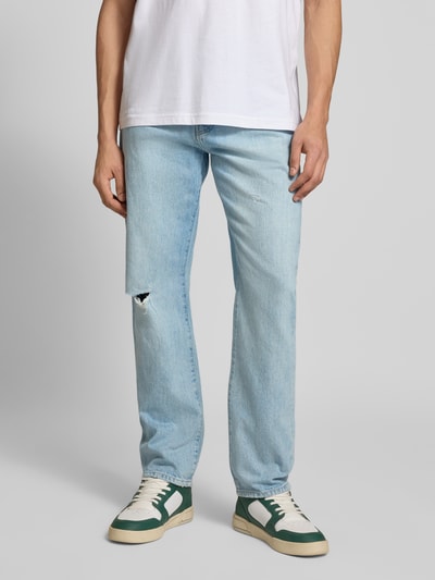 Männermodel trägt Straight Fit Jeans aus reiner Baumwolle von Only & Sons, Optik: Unifarben, Used-Look, Denim, 5-Pocket-Design, Ganzkörperansicht von vorne.