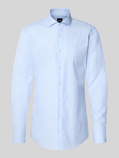 Produktfoto, Slim Fit Freizeithemd aus reiner Baumwolle von BOSS in Hellblau, unifarben, Haifischkragen, Popeline-Struktur, durchgehende Knopfleiste.