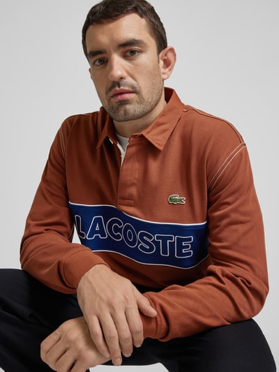 Lacoste Koszulka polo o kroju relaxed fit z wyhaftowanym logo Orzechowy 3