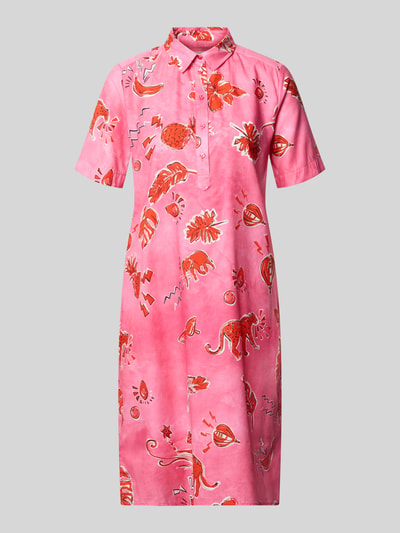 Produktfoto, knielanges Hemdblusenkleid mit kurzer Knopfleiste von Milano Italy, różowy kolor, wzór w czerwone motywy, czysta bawełna, krój straight fit, długość do kolan, kołnierz koszulowy, szerokość w rozmiarze 36: 53 cm, długość pleców w rozmiarze 36: 96 cm, długość rękawa w rozmiarze 36: 25 cm, wyrazista kolorystyka, gładka faktura