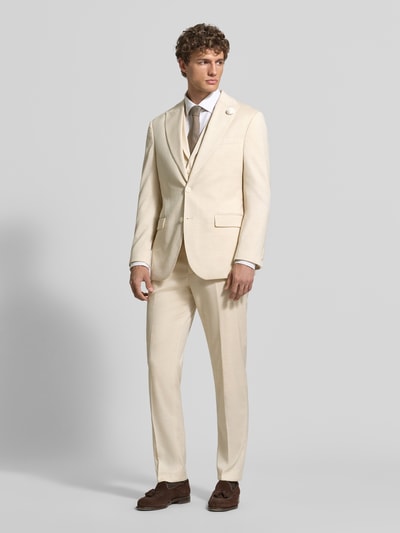 Męski model nosi Slim Fit 2-Knopf-Sakko mit Leinen-Anteil von MCNEAL, mieszanka materiałów z lnem, kołnierz z połami, kwiatowy detal, brustasza, kieszenie z patką, długość tyłu w rozmiarze 50: 73 cm, szerokość ramion w rozmiarze 50: 45 cm, długość rękawów w rozmiarze 50: 66 cm, jasny beż, faktura materiału lekko widoczna, gładkie powierzchnie, Ganzkörperansicht von vorne.