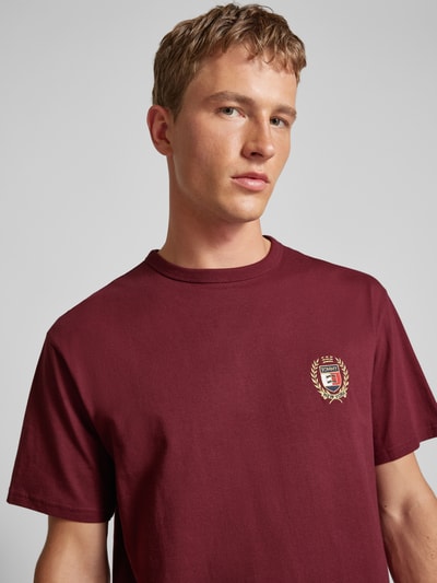 Tommy Jeans T-Shirt mit Label-Stitching und Rundhalsausschnitt Bordeaux 3