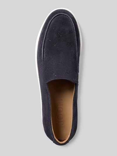 Produktfoto, Slip-on Sneaker aus Leder mit Logo-Muster von JOOP! SHOES, dunkelblau, abgerundete Spitze, Absatzhöhe 3 cm, Schafthöhe 6 cm, Schaftweite 14 cm