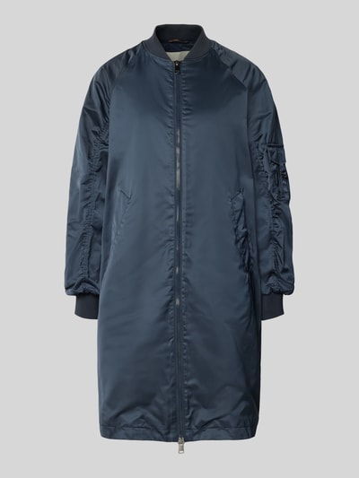 Produktfoto, Regular Fit Jacke mit Stehkragen Modell 'Ali' von Beaumont Amsterdam in Dunkelblau, Zweiwege-Reißverschluss, Raffungen, elastische Ärmelabschlüsse, Eingrifftaschen, glatte Oberfläche, Maße: Rückenlänge 97 cm, Schulterbreite 47 cm, Brustweite 55 cm, Ärmellänge 60 cm.