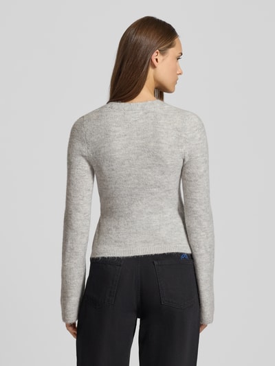 Gina Tricot Strickcardigan in Wickel-Optik Hellgrau Melange 5