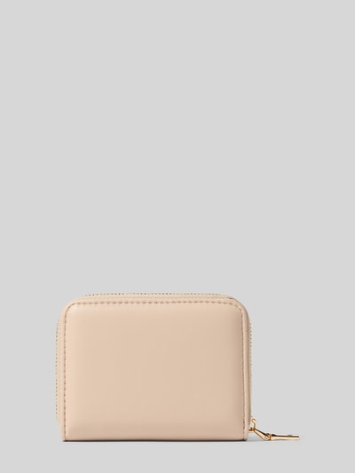 Produktfoto, Portemonnaie aus Leder mit Label-Prägung Modell 'YLVA' von Seidenfelt in Beige mit Hauptfach, Reißverschluss und Einsteckfächern.