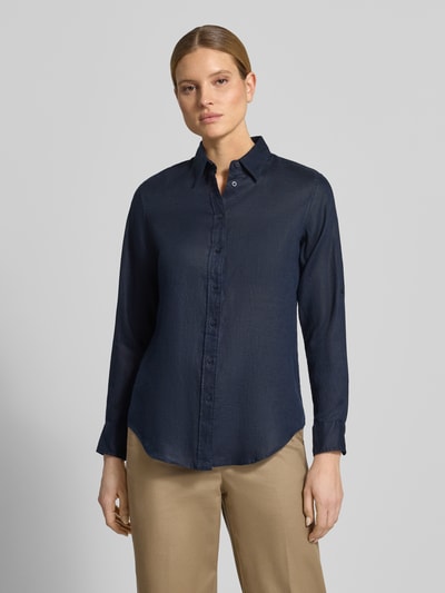 Frauenmodel trägt Relaxed Fit Leinenhemd aus reinem Leinen von Lauren Ralph Lauren in Dunkelblau, unifarben, Ganzkörperansicht von vorne.