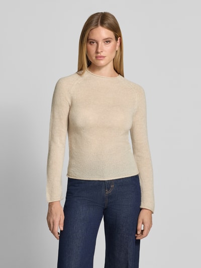 Vrouwenmodel draagt Slim Fit Pullover met Woll-Alpaka-Anteil van comma, Materiaalmix met wol en alpaca, tricotlook, ronde hals, crème, Ganzkörperaanzicht van voren.