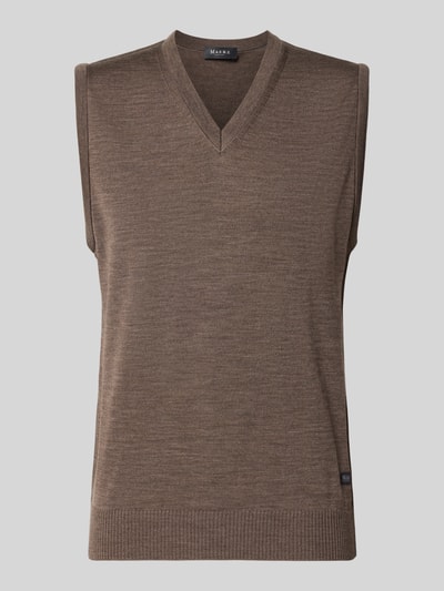 Produktfoto, Pullunder aus Schurwolle mit V-Ausschnitt von MAERZ Muenchen in Braun, Regular Fit, Label-Detail, glatte Textur, neutrale Farben.