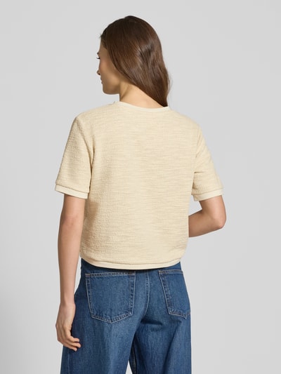 Vrouwenmodel draagt T-shirt in badstoflook met ronde hals van Jake*s Collection, materiaalmix met katoen, boxy fit, ruglengte maat S 48 cm, geheel lichaamsaanzicht rugaanzicht.