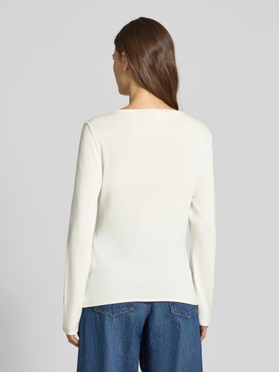 Vrouwenmodel draagt Regular Fit Langarmshirt aus Baumwoll-Viskose-Mix van s.Oliver RED LABEL, look: effen, knitwear, rompzoom, rolzoom, ronde hals, ganzkörperansicht rückansicht.