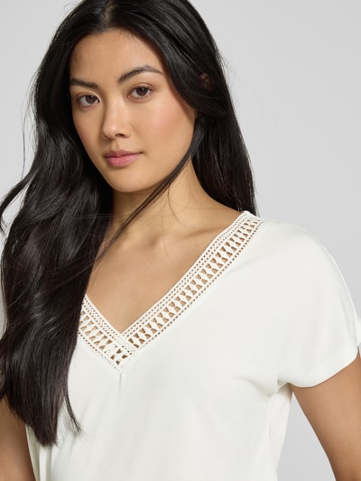 Christian Berg Woman T-Shirt aus Modal-Mix mit V-Ausschnitt Offwhite 3