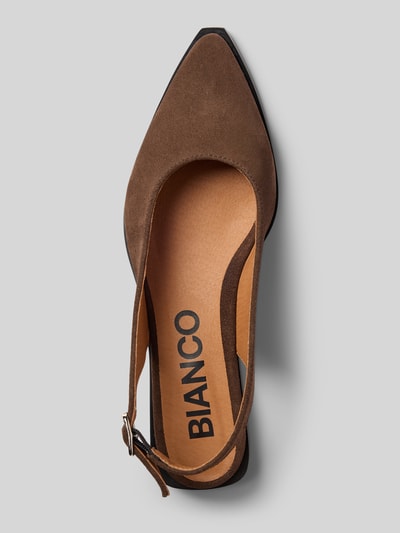 Produktfoto, Slingback-Ballerinas aus Leder mit Dornschließe von BIANCO, braunes beschichtetes Leder, spitz zulaufende Form, glatte Sohle, Blockabsatz 2 cm, Schaftweite 20 cm, Damen