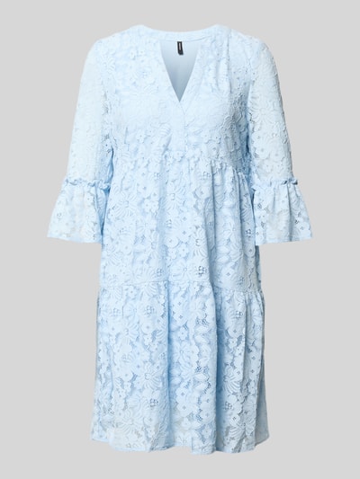 Produktfoto, Loose Fit Spitzenkleid aus Baumwoll-Mix Modell 'HONEY' von Vero Moda in Hellblau, Optik: Unifarben, Spitzen-Muster, knielang, V-Ausschnitt, 3/4-Arm mit Glockenärmel, Materialverarbeitung: Spitze, Material: Baumwoll-Mix
