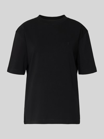 Produktfoto, T-Shirt mit Label-Stitching Modell 'TARJAA' von ARMEDANGELS aus reiner Bio-Baumwolle, unifarben, gerippter Rundhalsausschnitt