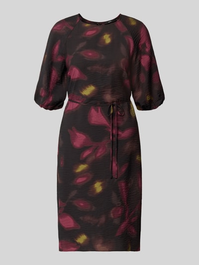 Produktfoto, Knielanges Kleid aus Viskose-Mix mit Strukturmuster von zero in Dunkelrot, Schwarz und Gelb, taillierte Passform, 1/2-Arm, Rundhalsausschnitt, knielang, sichtbare Textur