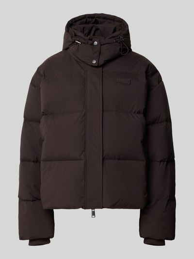 Produktfoto, Steppjacke mit Daunen-Federn-Füllung Modell 'roa' von Gestuz in Dunkelbraun, Kapuze mit Tunnelzug, Zweiwege-Reißverschluss, Regular Fit