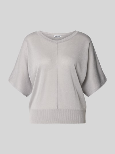 Produktfoto, Relaxed Fit Oberteil aus Viskose-Mix in Strick-Optik von More & More, Damen Oberteil in hellem Grau, Rundhalsausschnitt, Halbarm, elastischer Bund, Rückenlänge 56 cm, Ärmellänge 25 cm, glatte Struktur, minimalistische Form.