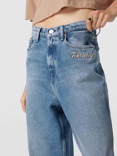 Tommy Jeans Flared Jeans mit Label-Stitchings Modell 'CLAIRE HIGH RISE WIDE' Jeansblau 3