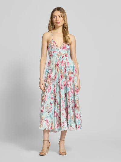 Frauenmodel trägt Regular Fit Midikleid in Plissee-Optik von ADLYSH mit floraler Allover-Print, Cut-Out und Spaghettiträger, Ganzkörperansicht von vorne.