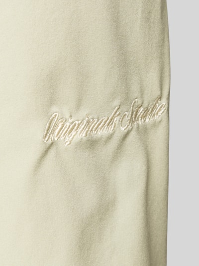 Produktfoto, cremefarbene Badehose mit Label-Stitching Modell 'MAUI' von Jack & Jones, glatte Textur, Regular Fit, elastischer Bund, Tunnelzug.