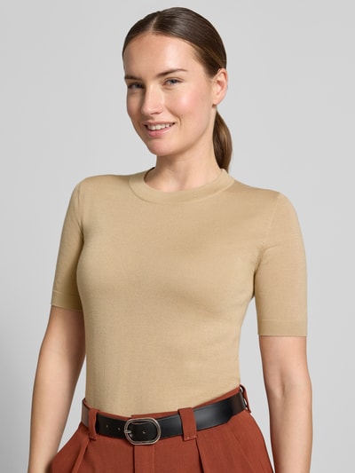 Frauenmodel trägt Regular Fit Pullover aus Woll-Seiden-Kaschmir-Mix Modell 'TAPIOCA' von Max Mara, Damen Pullover von Weekend Max Mara, Nahaufnahme Oberkörper