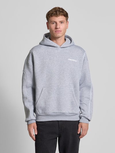 REVIEW Hoodie mit Label-Print Hellgrau Melange 4