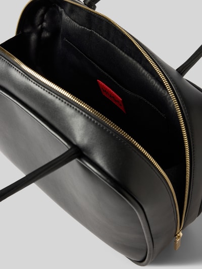 Produktfoto, schwarze Henkeltasche in Lederoptik Modell 'JODI_DUFFLE' von HUGO, Reißverschluss, Hauptfach, Einschubfach, Label-Applikation