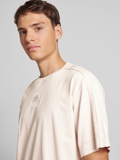 ADIDAS SPORTSWEAR T-Shirt mit Label-Stitching Beige 3