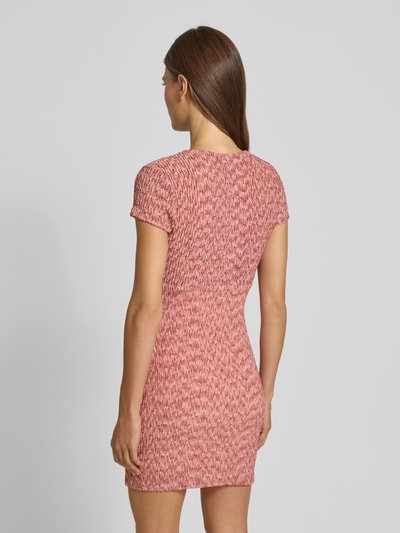 Guess Sukienka mini z dekoltem w serek i wiązanym detalem model ‘NALENY’ Jasnoróżowy melanż 5