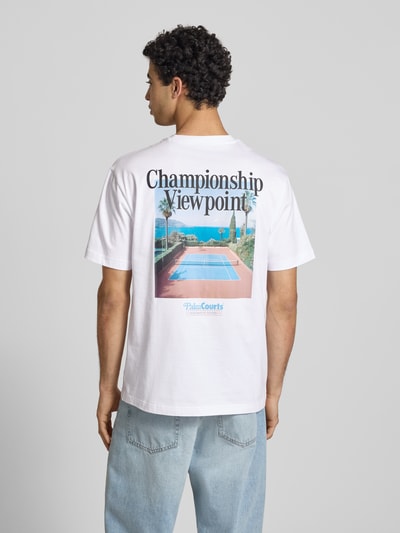 Männermodel trägt Regular Fit T-Shirt aus reiner Baumwolle von Only & Sons, Optik: Unifarben, Applikation: Print, Ganzkörperansicht Rückansicht.