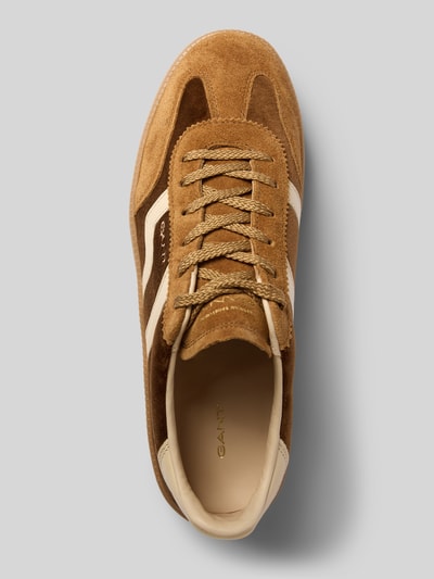 Produktfoto, sneakersy z naturalnej skóry bydlęcej model 'Cuzamani' od GANT w odcieniach brązu, detale kremowe, damskie sneakersy GANT