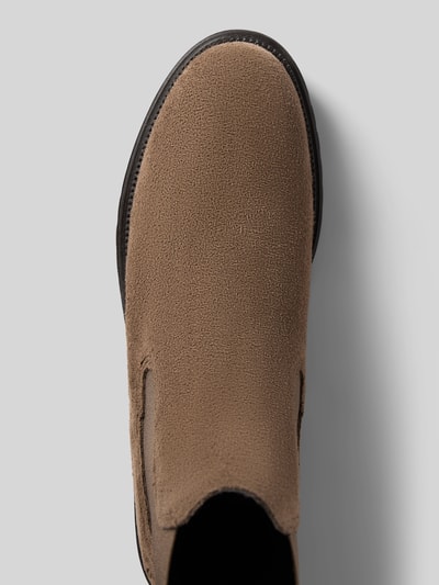 Produktfoto, brauner Schuh mit glatter Oberfläche, abgerundete Formen, Detailansicht, Chelseas aus echtem Rindsleder von Tamaris